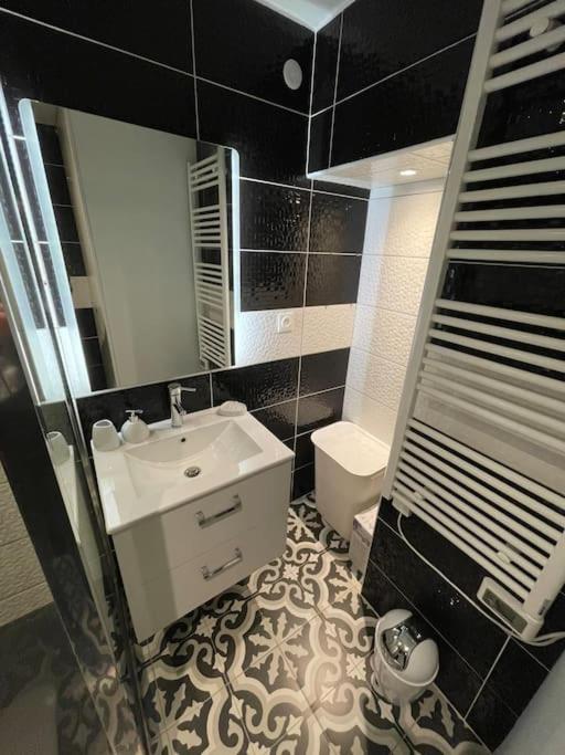 Le Sunny-Hyper Centre -Proche Gare - Paisible -Wifi Hd -Netflix-Ideal Couple Business Et Famille Niort Exterior foto