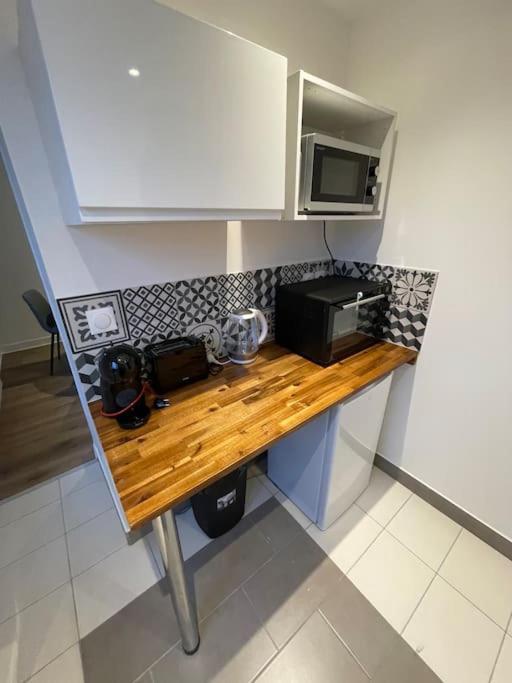 Le Sunny-Hyper Centre -Proche Gare - Paisible -Wifi Hd -Netflix-Ideal Couple Business Et Famille Niort Exterior foto